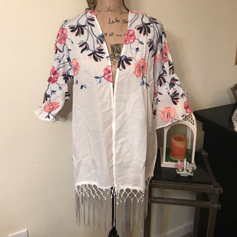 🌸Embroidered Kimono🌸